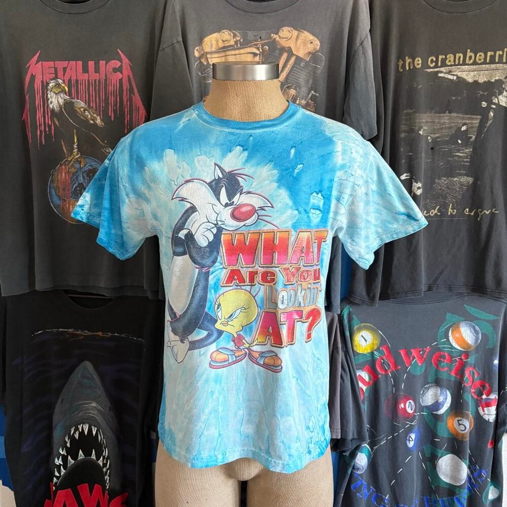 Vintage 2000s looney tunes t shirt
